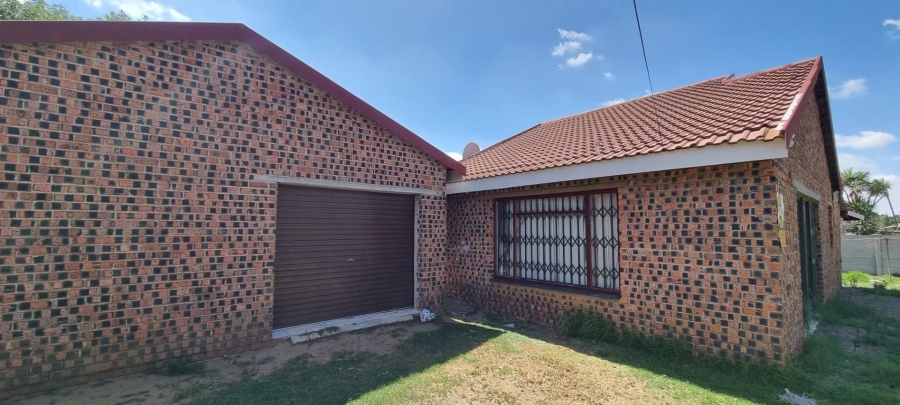 4 Bedroom Property for Sale in Fichardt Park Free State